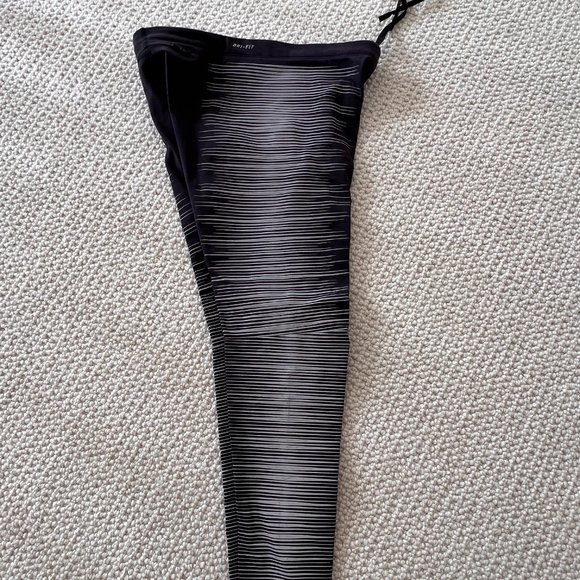 Nike Dri Fit glow-in-the-dark leggings - Picture 3 of 6